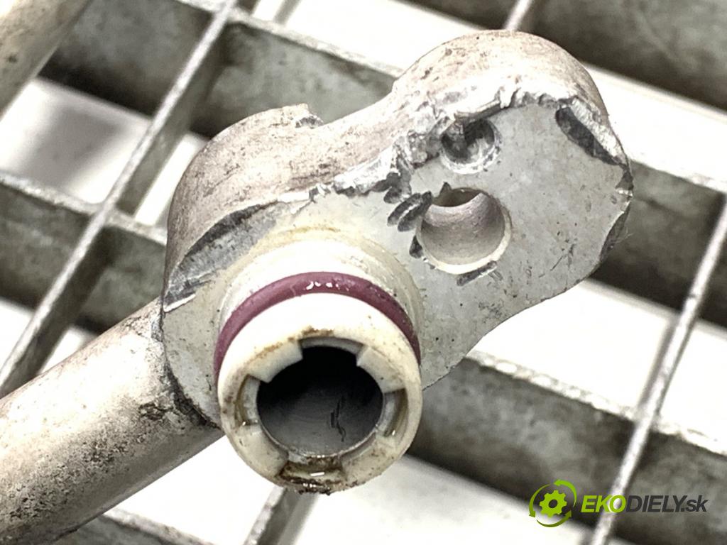 BMW F30 sedan 2016 180 kW 328 i xDrive 1997 rúrka klimatizace 9213844 (Trubka klimatizace)