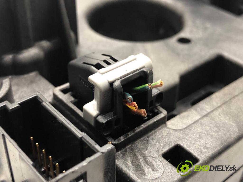 BMW F30 sedan 2016 180 kW 328 i xDrive 1997 Prepínač kombinovaný 9351140 (Prepínacie páčky pod volantom)