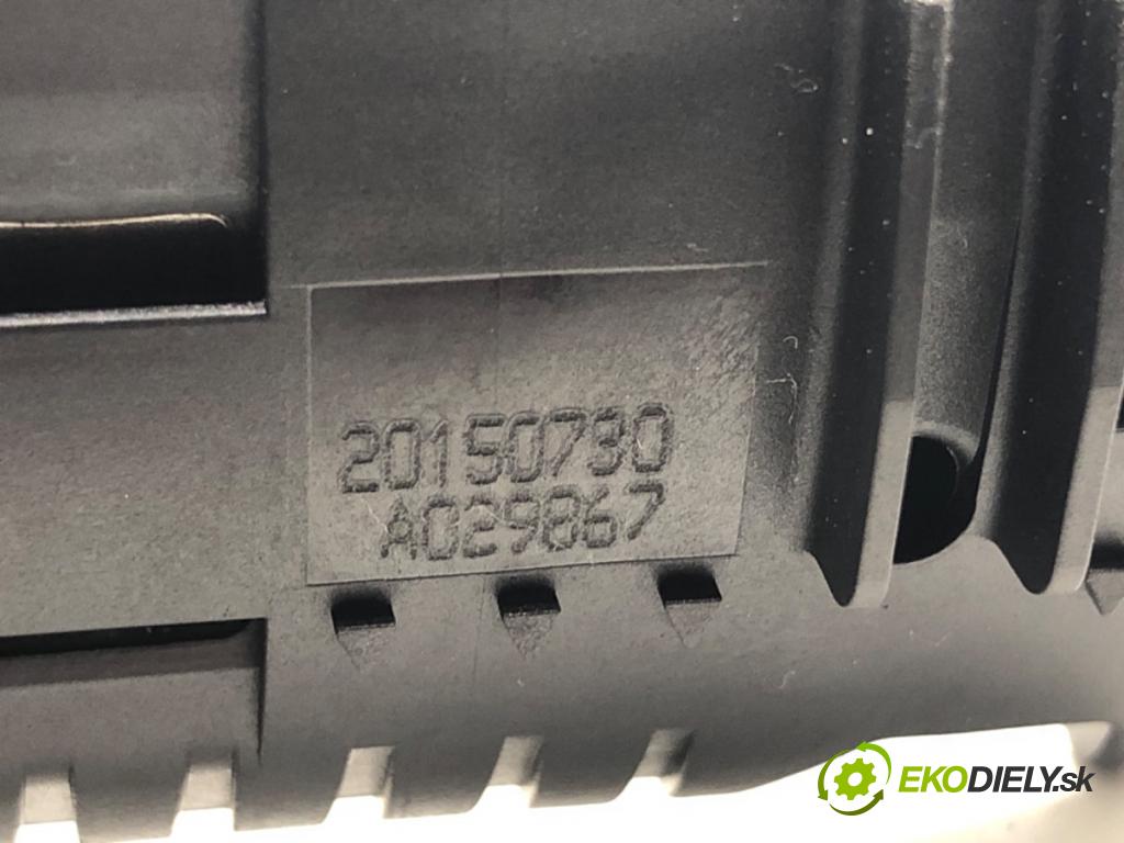 BMW F30 sedan 2016 180 kW 328 i xDrive 1997 Váha vzduchu 7602038 (Váha vzduchu)