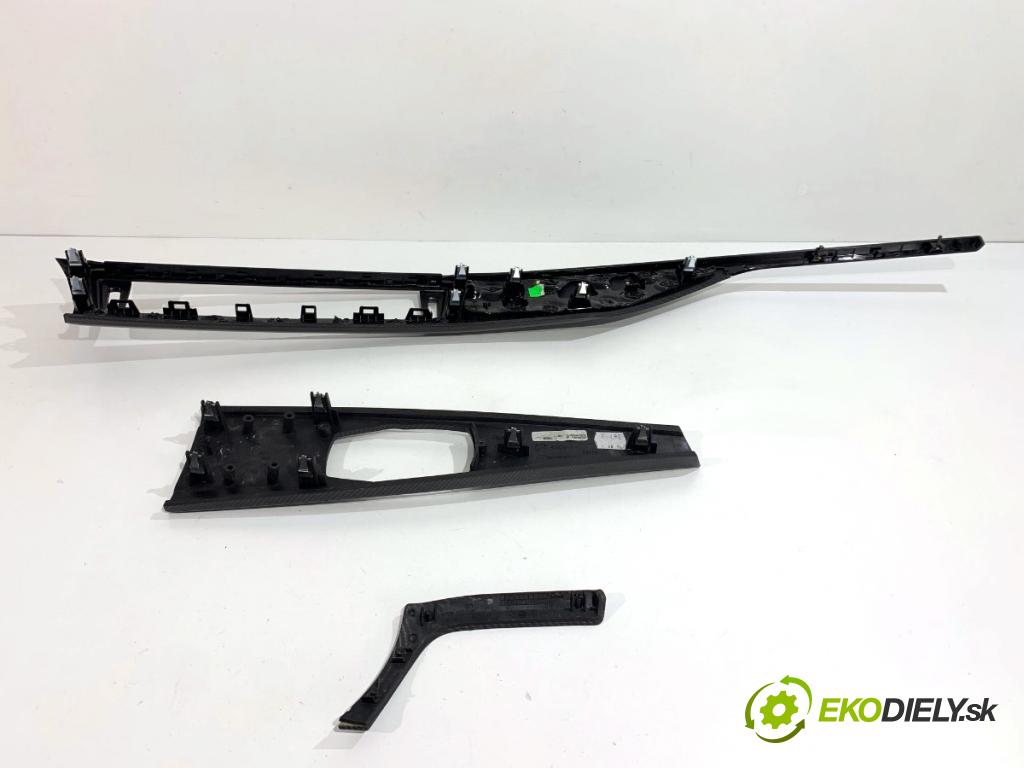 BMW F30 sedan 2016 180 kW 328 i xDrive 1997 lišty kryt 9232072 9234016 (Lišta)