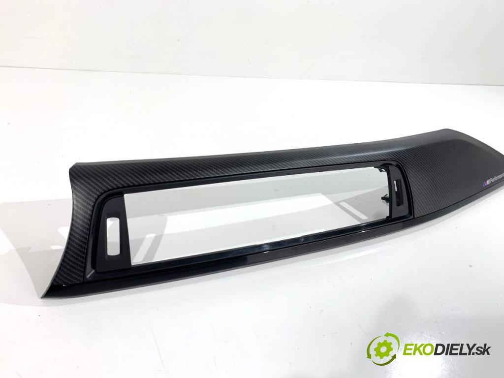 BMW F30 sedan 2016 180 kW 328 i xDrive 1997 lišty kryt 9232072 9234016 (Lišta)