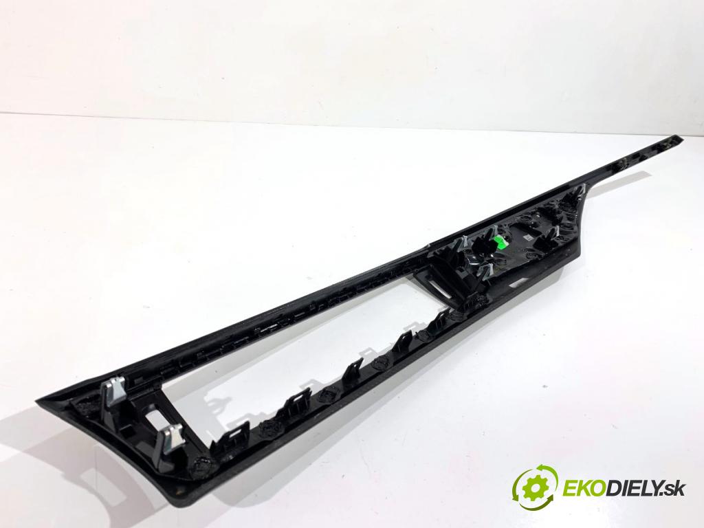 BMW F30 sedan 2016 180 kW 328 i xDrive 1997 lišty kryt 9232072 9234016 (Lišta)