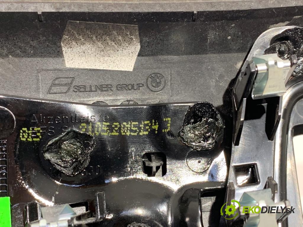 BMW F30 sedan 2016 180 kW 328 i xDrive 1997 lišty kryt 9232072 9234016 (Lišta)