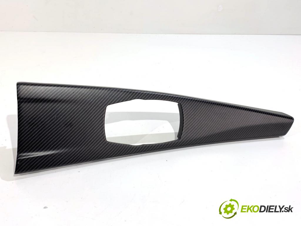 BMW F30 sedan 2016 180 kW 328 i xDrive 1997 lišty kryt 9232072 9234016 (Lišta)