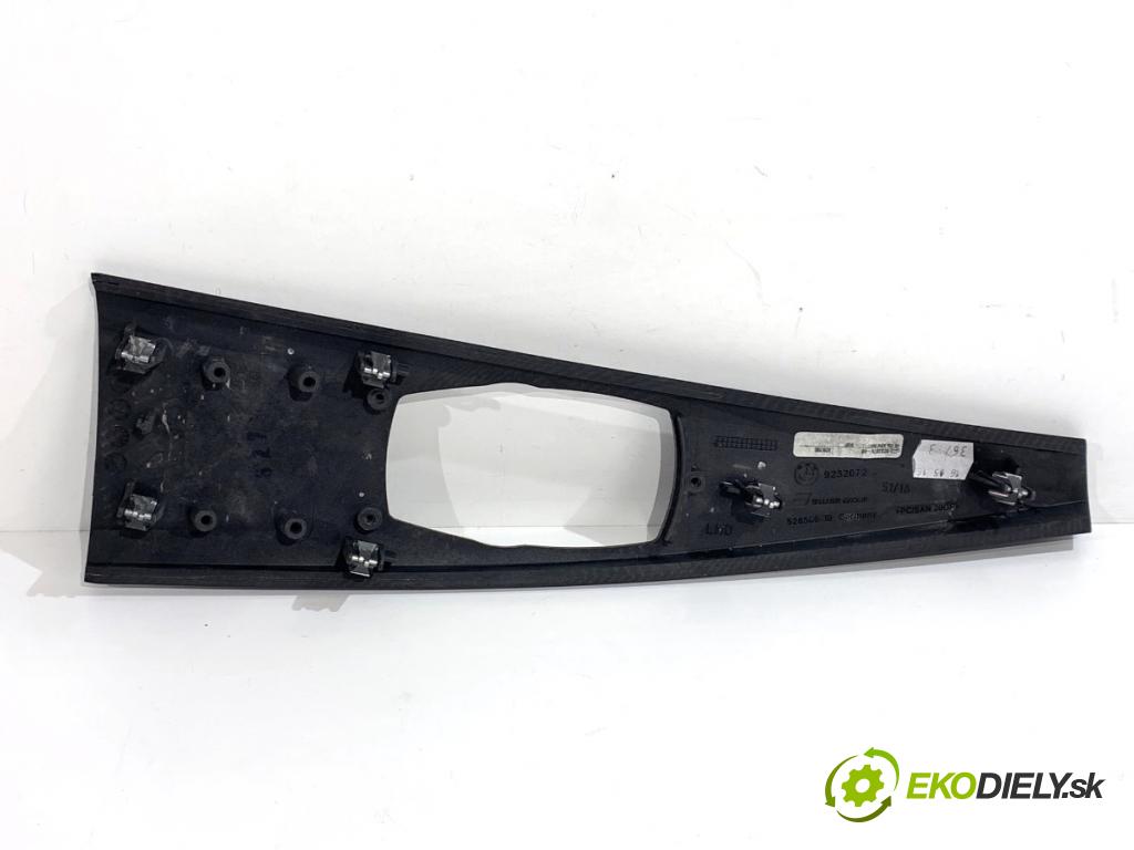 BMW F30 sedan 2016 180 kW 328 i xDrive 1997 lišty kryt 9232072 9234016 (Lišta)