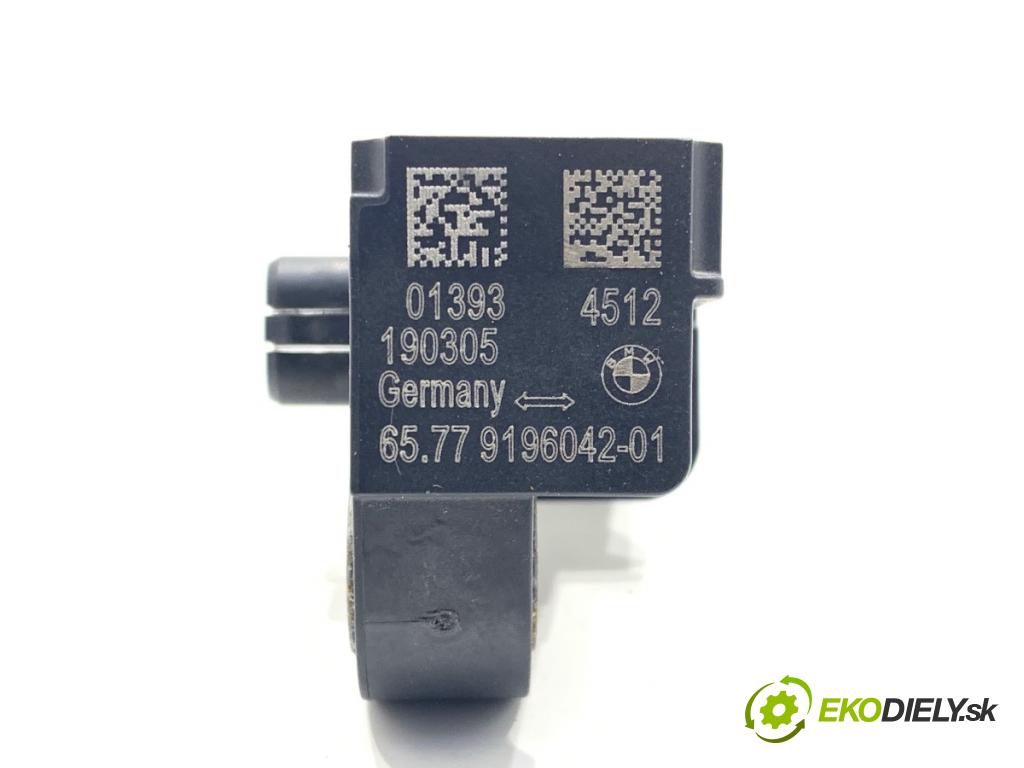 BMW F30 sedan 2016 180 kW 328 i xDrive 1997 Snímač nárazu 9196042 (Snímač nárazu)