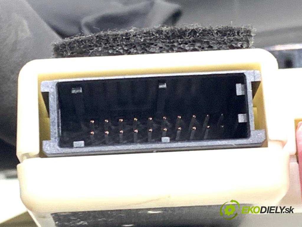BMW F30 sedan 2016 180 kW 328 i xDrive 1997 ANTENA modul 6809301 9303040
