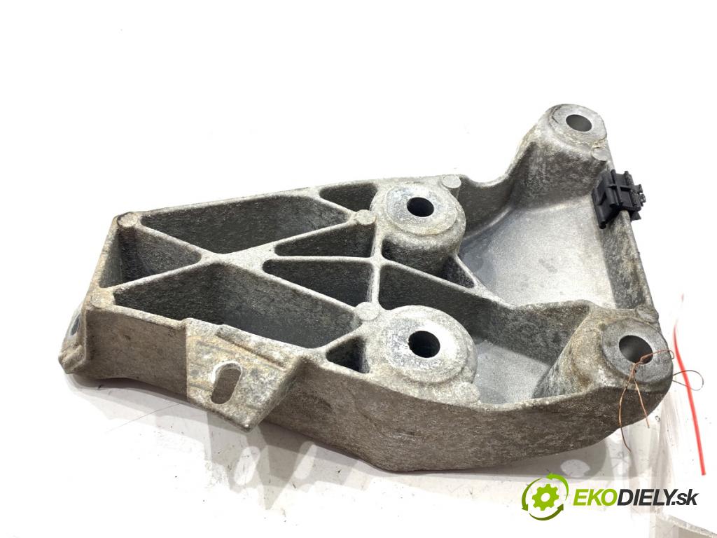 BMW F30 sedan 2016 180 kW 328 i xDrive 1997 Držiak Motor ľavá strana 6784823 (Držiak motora)