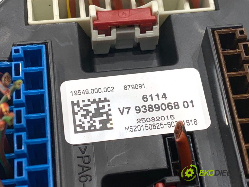 BMW F30 sedan 2016 180 kW 328 i xDrive 1997 skříňka poistková 9389068 (Pojistková skříňka)