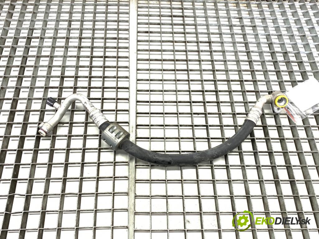 BMW F30 sedan 2016 180 kW 328 i xDrive 1997 rúrka klimatizace 9217375 (Trubka klimatizace)