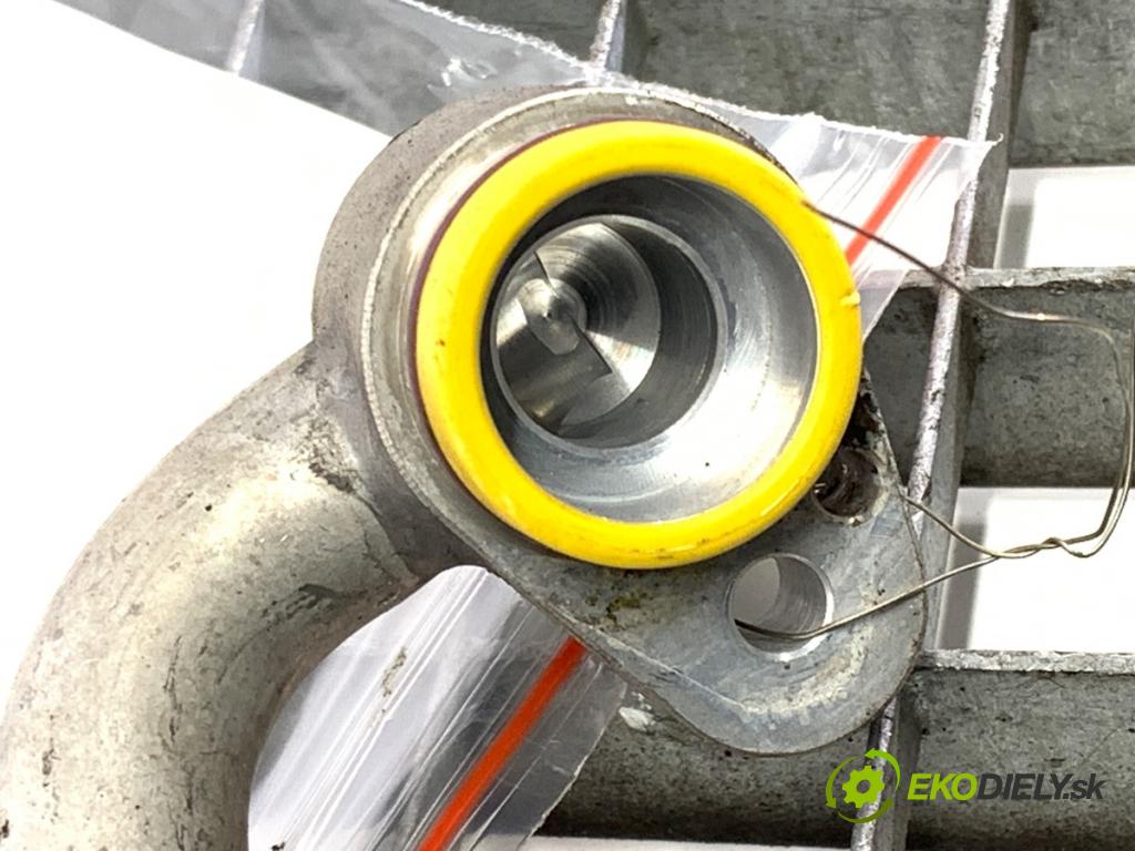 BMW F30 sedan 2016 180 kW 328 i xDrive 1997 rúrka klimatizace 9217375 (Trubka klimatizace)