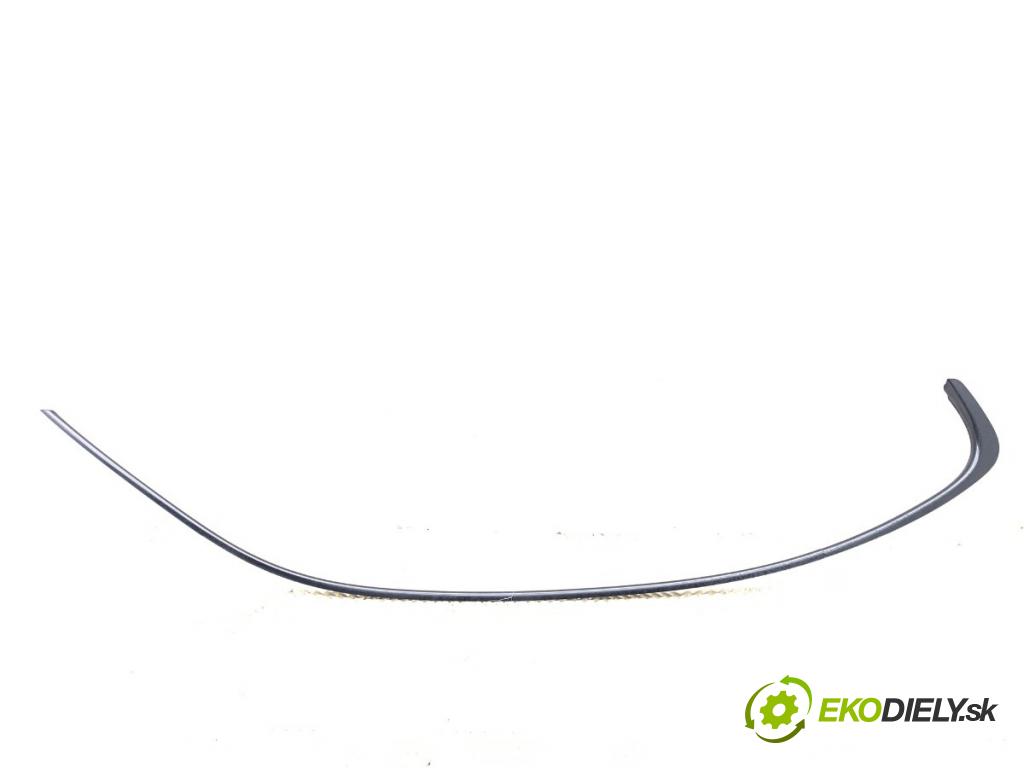 BMW F30 sedan 2016 180 kW 328 i xDrive 1997 Lišta dverí pravá SHADOW: LINE: 