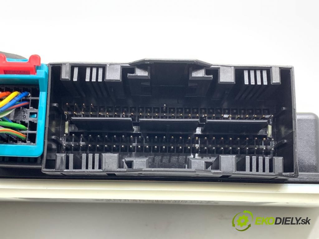 BMW F30 sedan 2016 180 kW 328 i xDrive 1997 senzor airbag 9385026 (Snímač)