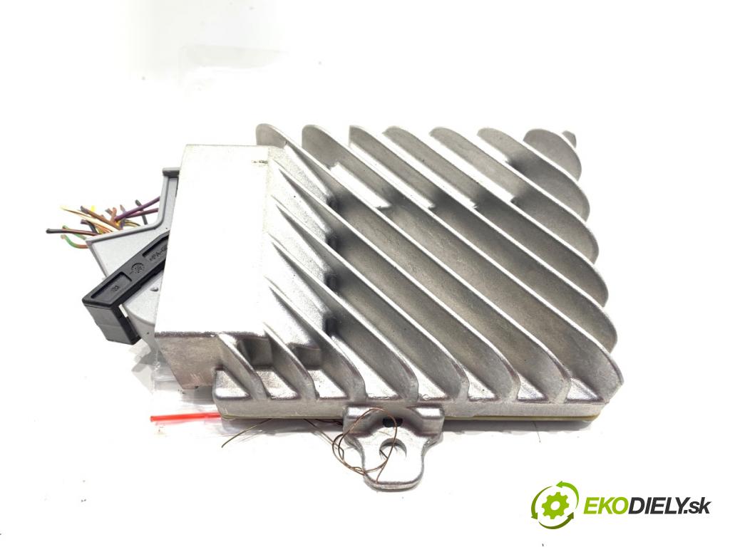 BMW F30 sedan 2016 180 kW 328 i xDrive 1997 zesilovač 9398997 (Zesilovač)