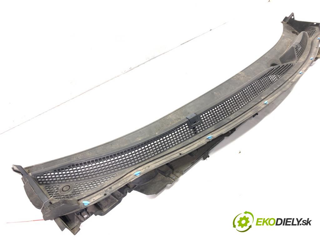 RENAULT KADJAR SUV 2016 81 kW 1.5 dCi 110 (HLA3) 1461 torpédo plast pod čelní okno 668107243R (Plast pod čelním sklem)