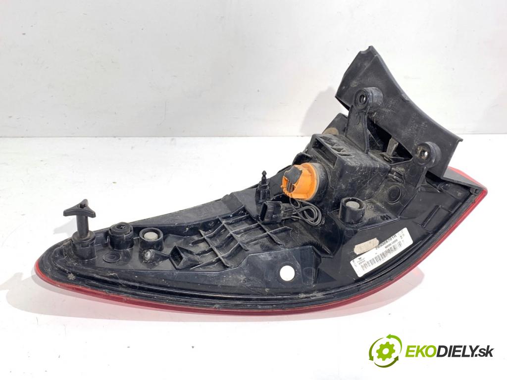 RENAULT KADJAR SUV 2016 81 kW 1.5 dCi 110 (HLA3) 1461 světlo pravý zadní část 265508701R