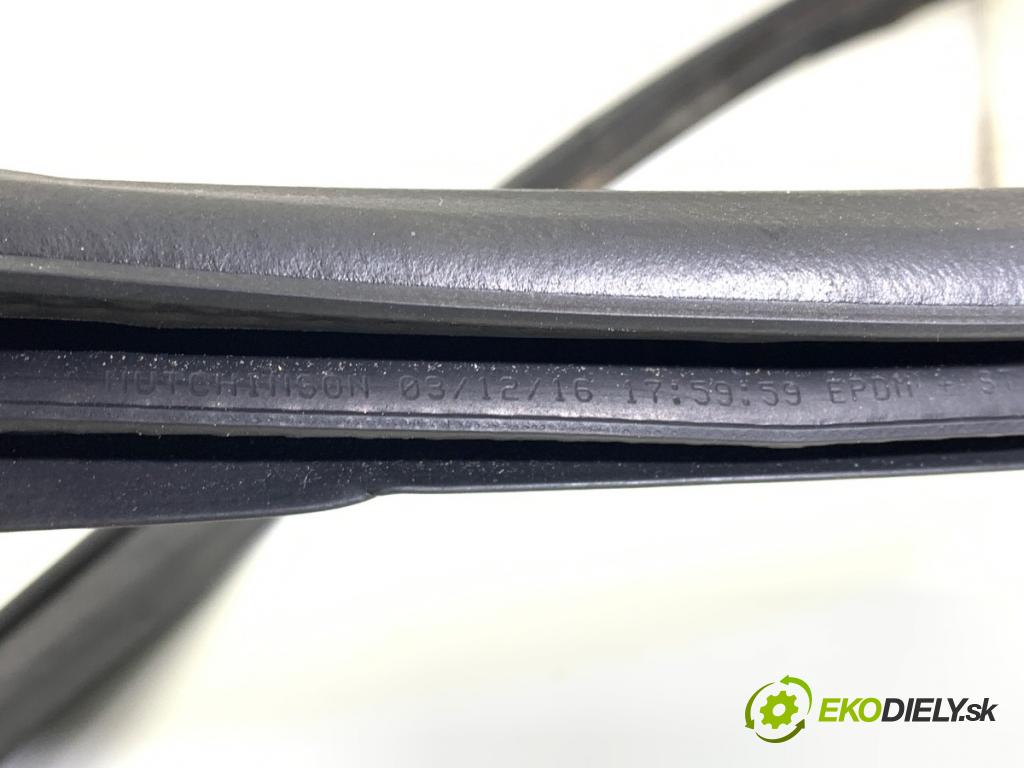 RENAULT KADJAR SUV 2016 81 kW 1.5 dCi 110 (HLA3) 1461 těsnění dveře zadní část levá strana  (Karoserie ostatní)