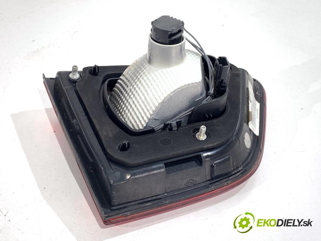 RENAULT KADJAR SUV 2016 81 kW 1.5 dCi 110 (HLA3) 1461 Svetlo zad pravá vnútorná 265508898R (Kľučka dverí ostatné)