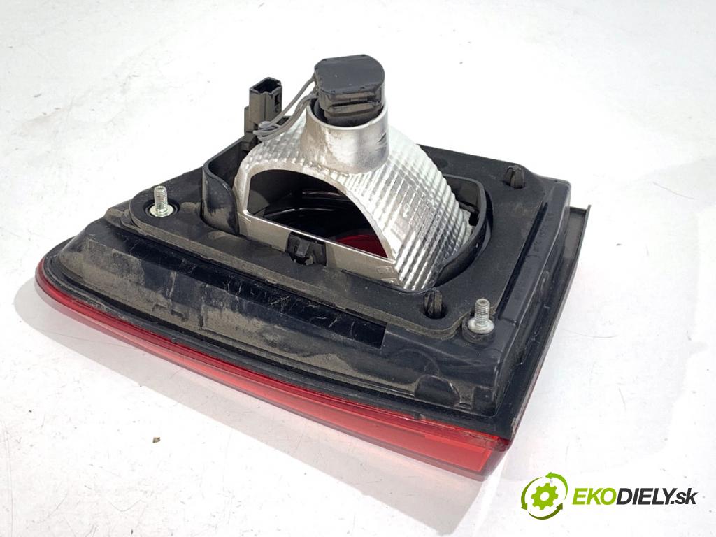 RENAULT KADJAR SUV 2016 81 kW 1.5 dCi 110 (HLA3) 1461 Svetlo zad pravá vnútorná 265508898R (Kľučka dverí ostatné)