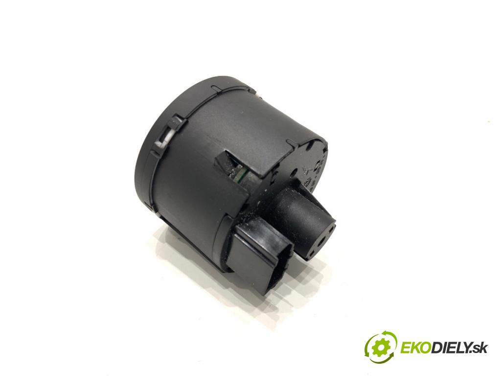 SKODA SUPERB III Kombi 2023 110 kW 2.0 TDI 1968 spínač světel 3V0941431