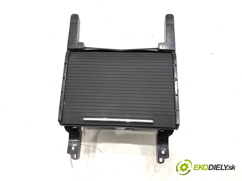 SKODA SUPERB III Kombi 2023 110 kW 2.0 TDI 1968 Držiak na nápoje 3V0858329 (Držiak (úchyt) na nápoje)