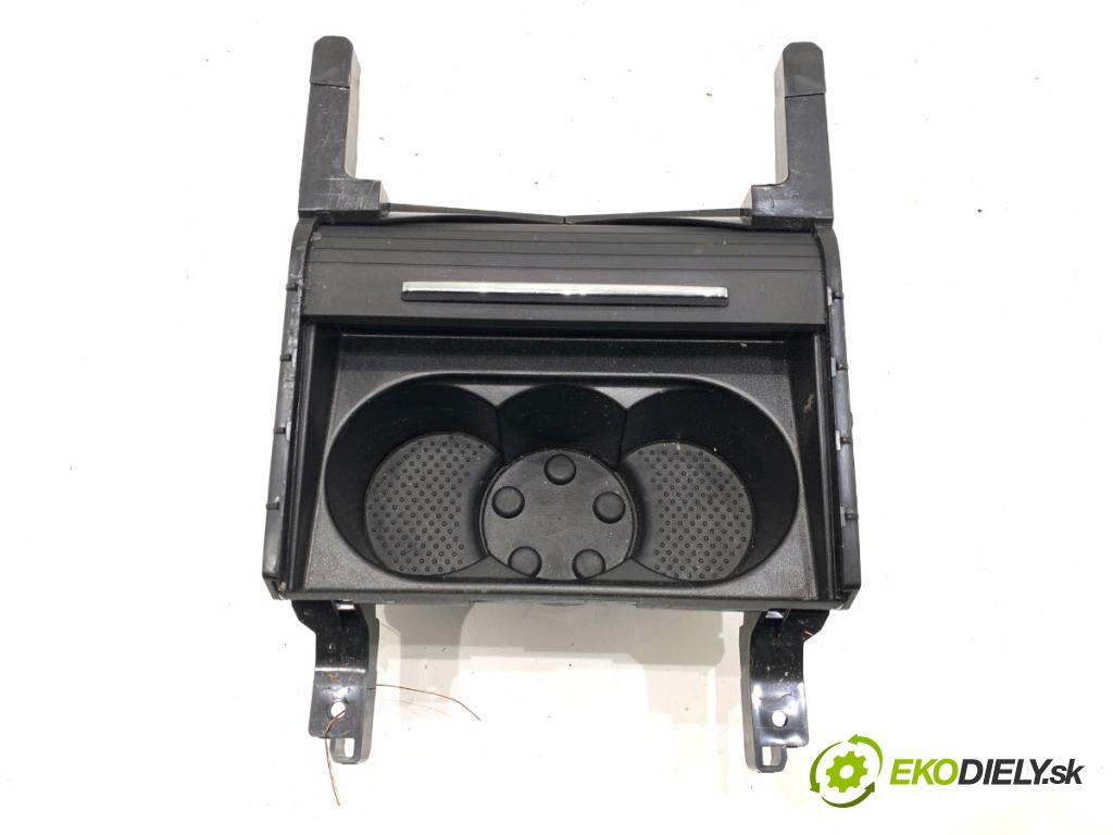 SKODA SUPERB III Kombi 2023 110 kW 2.0 TDI 1968 Držiak na nápoje 3V0858329 (Držiak (úchyt) na nápoje)