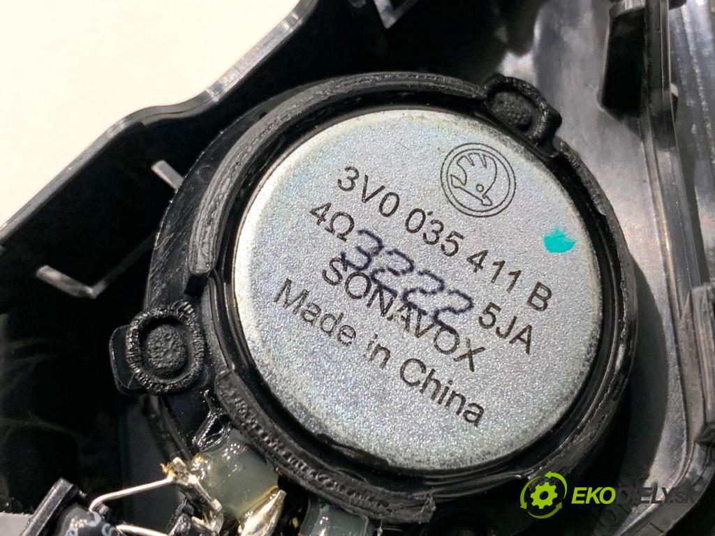 SKODA SUPERB III Kombi 2023 110 kW 2.0 TDI 1968 klika vnitřní pravý zadní část 3V0839222B