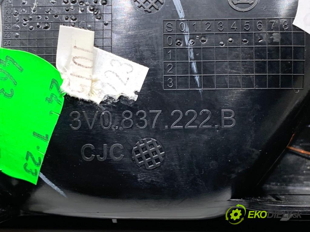 SKODA SUPERB III Kombi 2023 110 kW 2.0 TDI 1968 klika vnitřní pravý přední část 3V0837222B