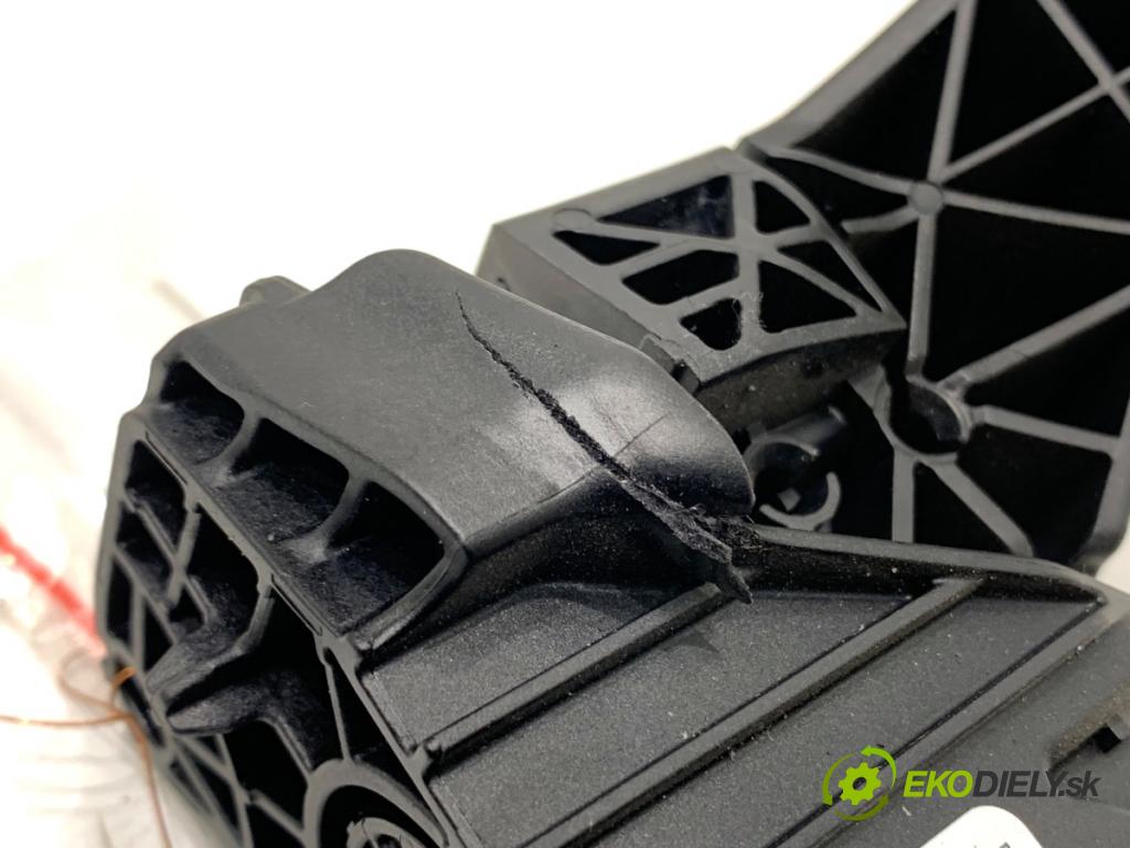 SKODA SUPERB III Kombi 2023 110 kW 2.0 TDI 1968 Potenciometer plynu 5Q1723503K (Potenciometer plynového pedálu)