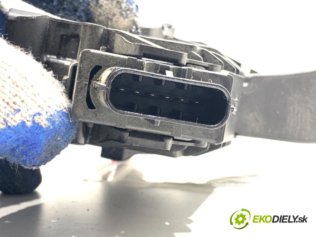 SKODA SUPERB III Kombi 2023 110 kW 2.0 TDI 1968 Potenciometer plynu 5Q1723503K (Potenciometer plynového pedálu)