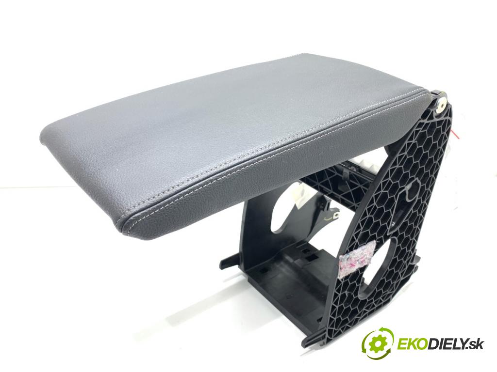 SKODA SUPERB III Kombi 2023 110 kW 2.0 TDI 1968 loketní opěrka 3V0864207A (Loketní opěrka)