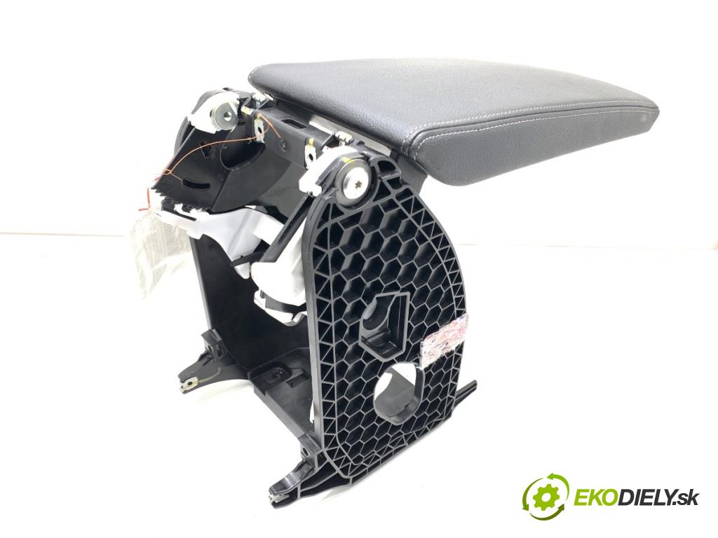 SKODA SUPERB III Kombi 2023 110 kW 2.0 TDI 1968 loketní opěrka 3V0864207A (Loketní opěrka)