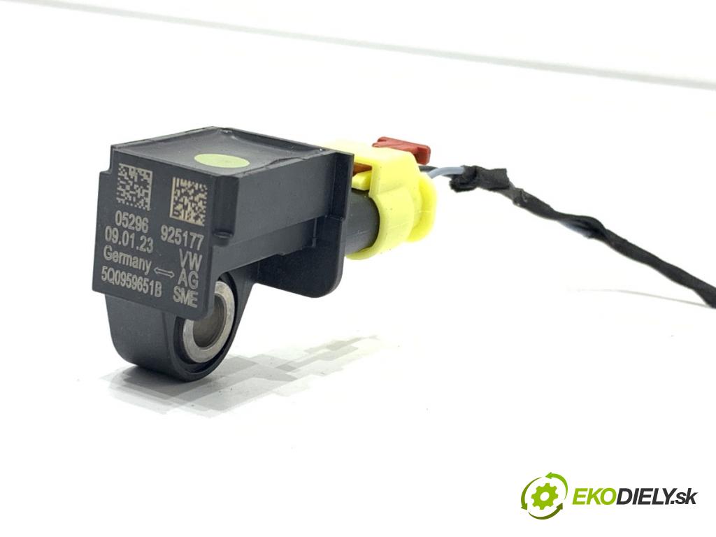 SKODA SUPERB III Kombi 2023 110 kW 2.0 TDI 1968 Snímač nárazu 5Q0959651B (Snímač nárazu)