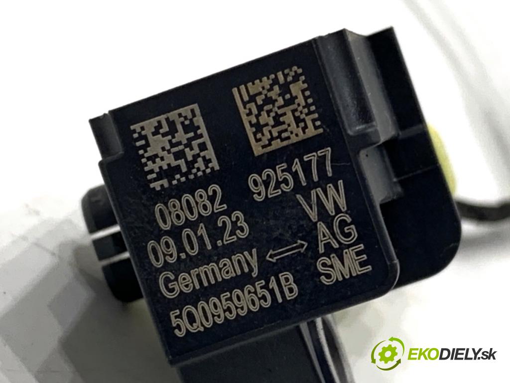 SKODA SUPERB III Kombi 2023 110 kW 2.0 TDI 1968 Snímač nárazu 5Q0959651B (Snímač nárazu)