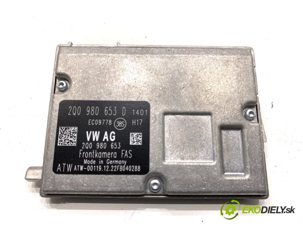 SKODA SUPERB III Kombi 2023 110 kW 2.0 TDI 1968 KAMERA okna PŘEDNÍ 2Q0980653D