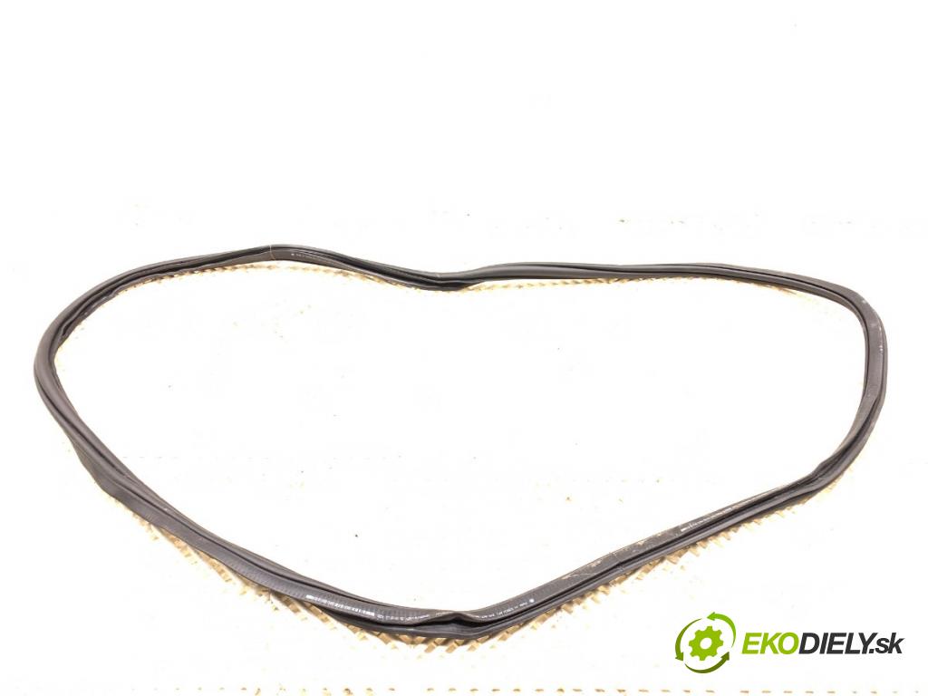 SKODA SUPERB III Kombi 2023 110 kW 2.0 TDI 1968 těsnění dveře zadní část levá strana 3V9867367B (Karoserie ostatní)