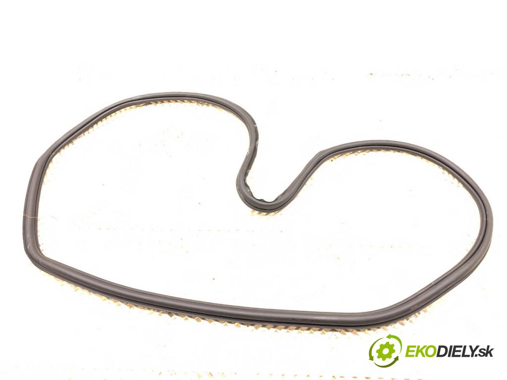 SKODA SUPERB III Kombi 2023 110 kW 2.0 TDI 1968 těsnění dveře zadní část levá strana 3V9867367B (Karoserie ostatní)