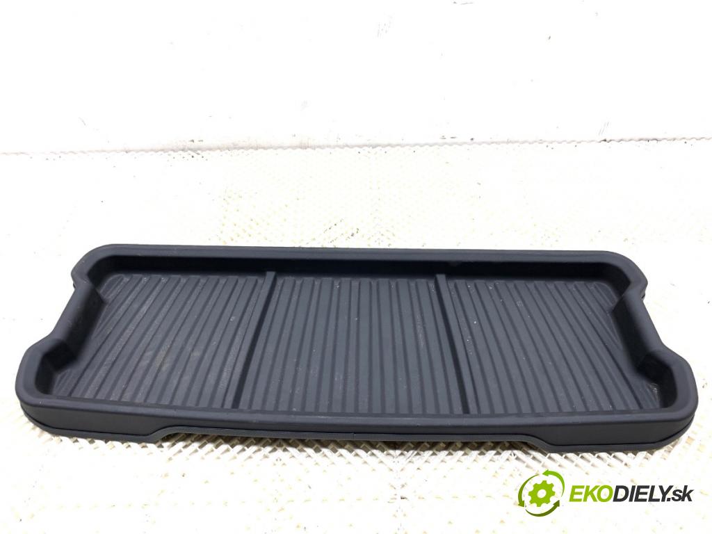 SKODA SUPERB III Kombi 2023 110 kW 2.0 TDI 1968 KRYTINA: kufra 3V0863824A