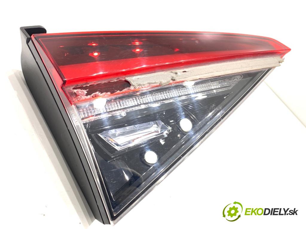SKODA SUPERB III Kombi 2023 110 kW 2.0 TDI 1968 Svetlo zad pravá vnútorná 3V9945307H (Kľučka dverí ostatné)