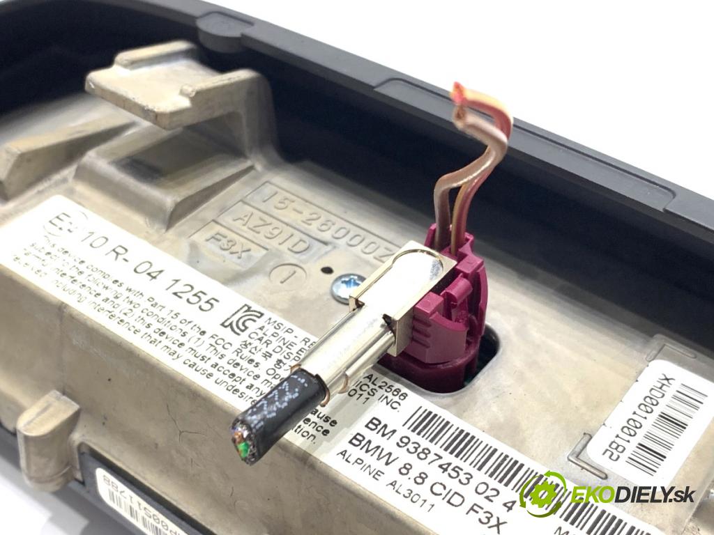 BMW F30 sedan 2016 180 kW 328 i xDrive 1997 Dislpej 9387453 (Prístrojová doska)