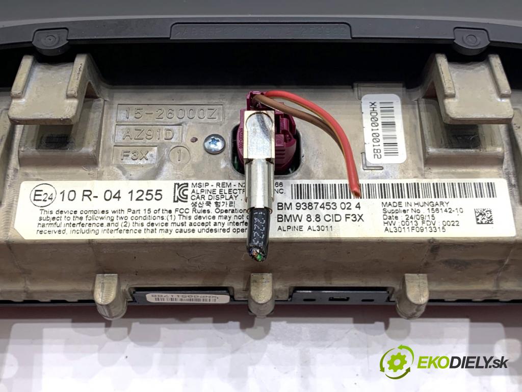 BMW F30 sedan 2016 180 kW 328 i xDrive 1997 Dislpej 9387453 (Prístrojová doska)