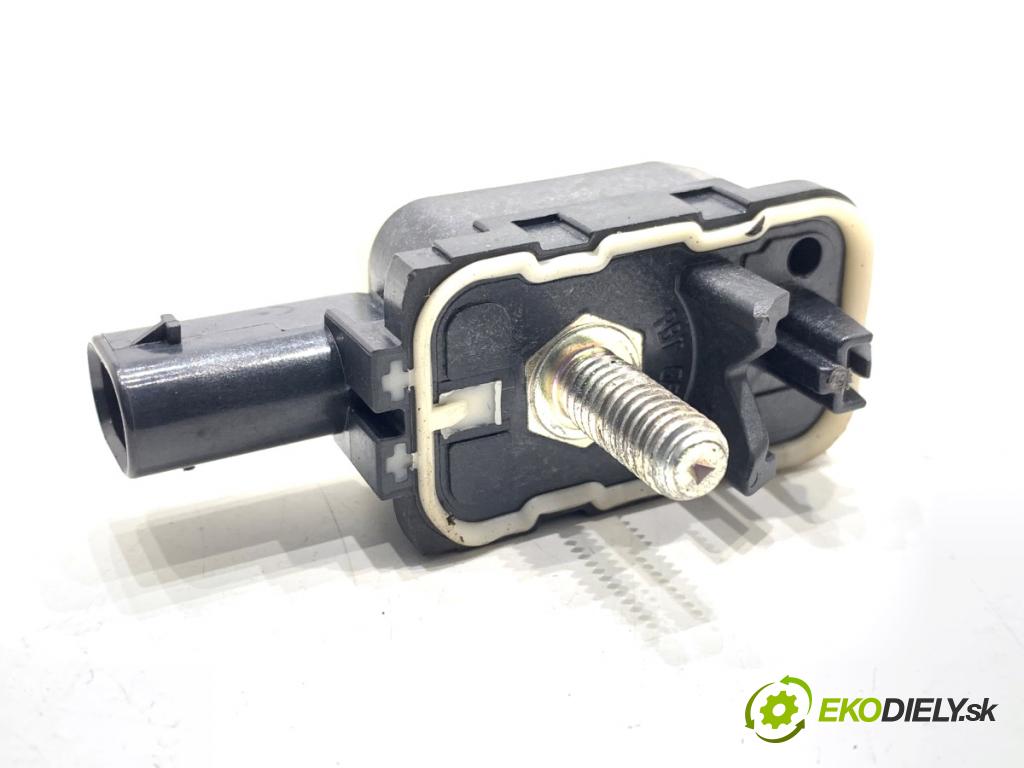 BMW F30 sedan 2016 180 kW 328 i xDrive 1997 Snímač nárazu 9217711 (Snímač nárazu)