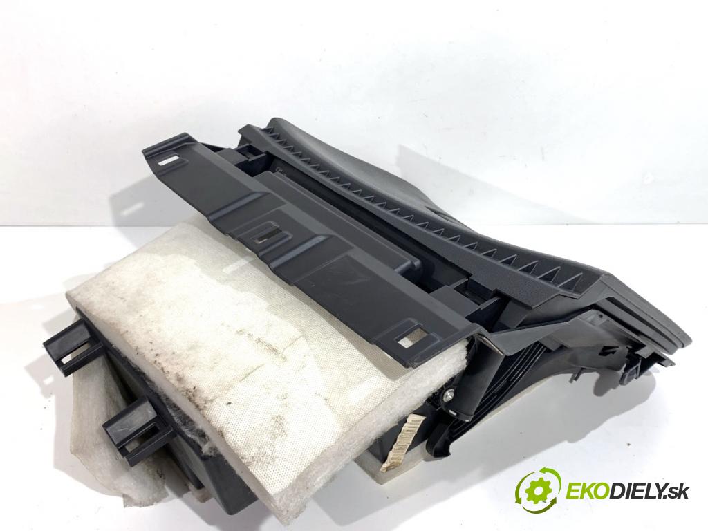 NISSAN JUKE F15 SUV 2012 86 kW 1.6 1598 přihrádka kastlík spolujezdce 685201KP0A (Přihrádka (kastlík))