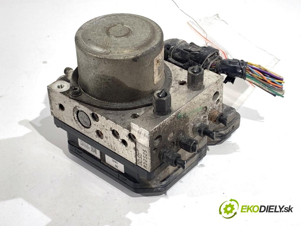 NISSAN JUKE F15 SUV 2012 86 kW 1.6 1598 Pumpa ABS TD8405 (Pumpa ABS)