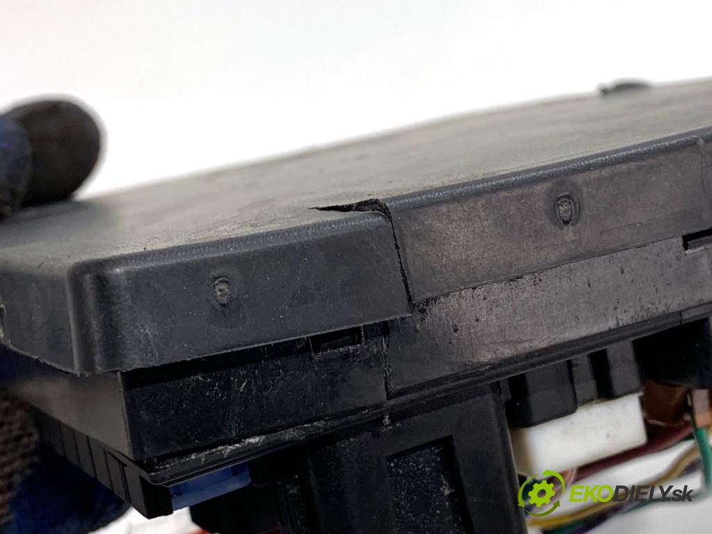 NISSAN JUKE F15 SUV 2012 86 kW 1.6 1598 Modul komfortu 284B71KA0C (Modul komfortu)