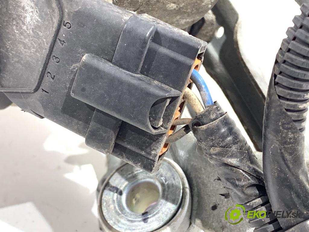 NISSAN JUKE F15 SUV 2012 86 kW 1.6 1598 Mechanizmus stieračov predný 288001KA0C (Motorček stieračov predný)