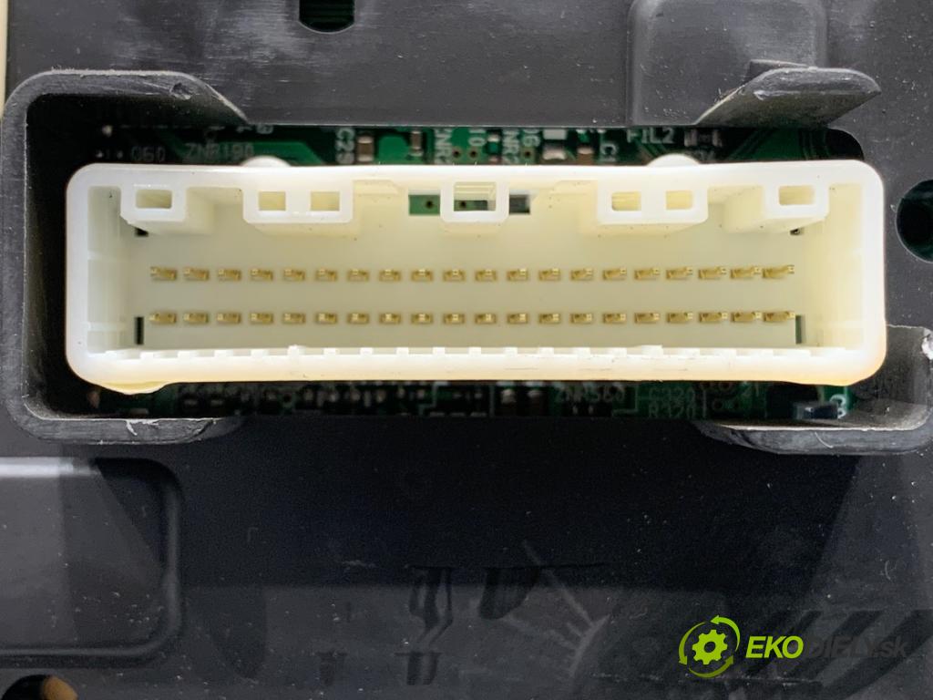 NISSAN JUKE F15 SUV 2012 86 kW 1.6 1598 Prístrojovka 1KA0B (Prístrojová doska)