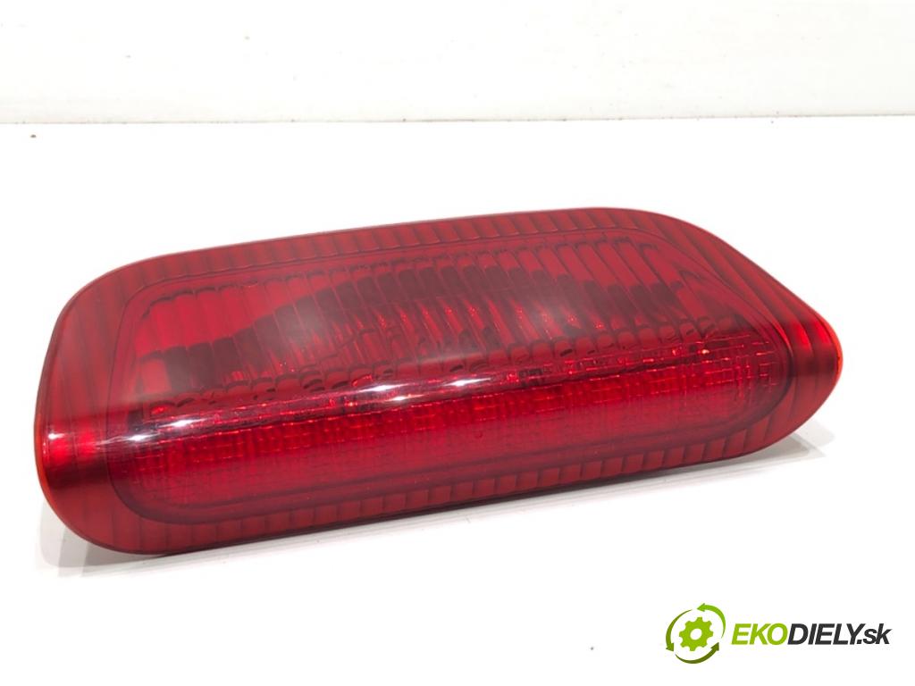 NISSAN JUKE F15 SUV 2012 86 kW 1.6 1598 Svetlo brzdových svetiel 