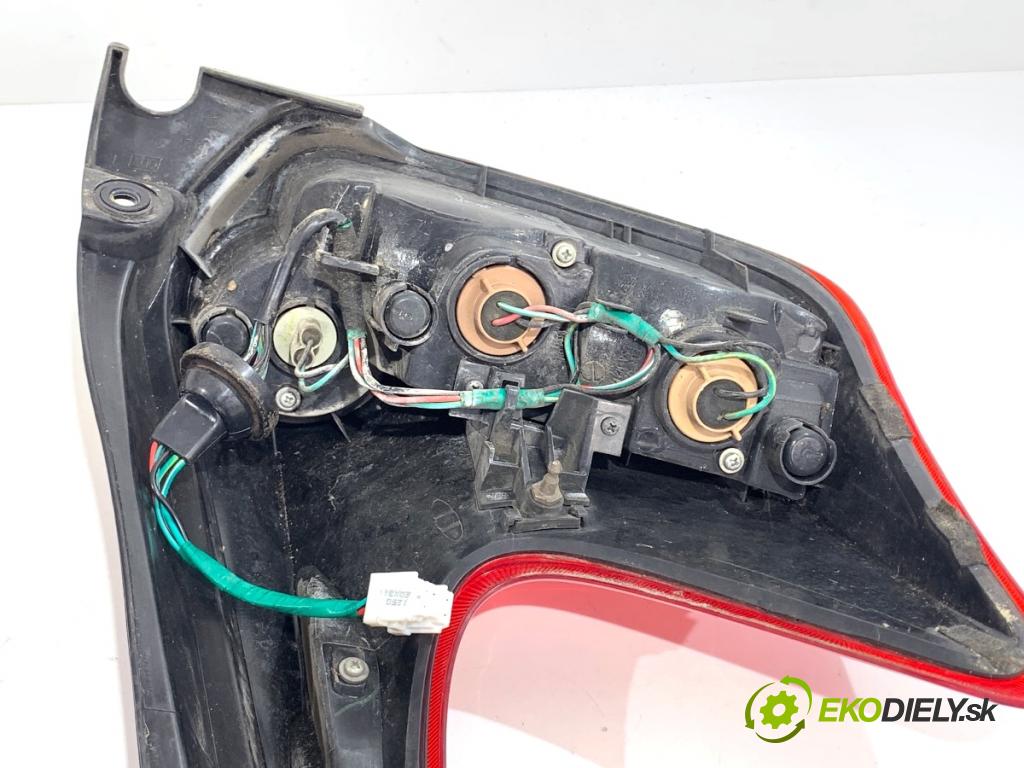 NISSAN JUKE F15 SUV 2012 86 kW 1.6 1598 Svetlo pravy zad