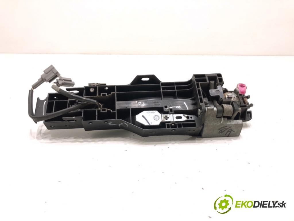 NISSAN JUKE F15 SUV 2012 86 kW 1.6 1598 Kľučka vonkajšia ľavy predný